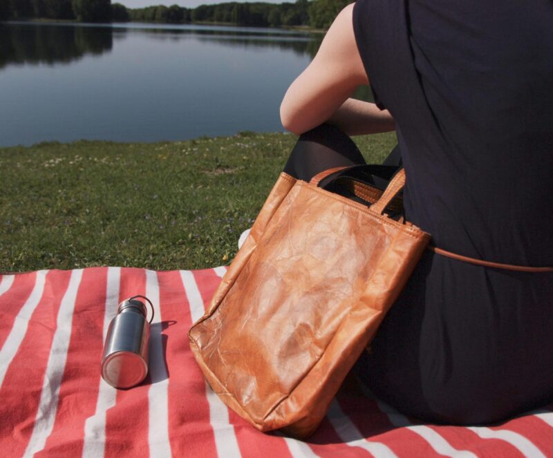 handtasche aus blättern cognac handtasche aus blättern cognac