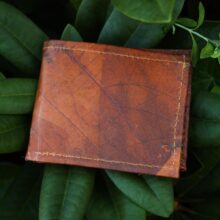 geldbörse mit münzfach aus blättern cognac