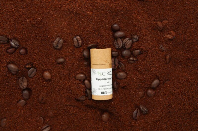 Lippenpflege Stift mit kaffee