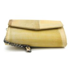 Nachhaltige Clutch aus Bananenblättern